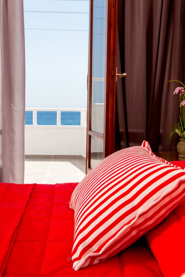 In-room safe, desk, soundproofing, free WiFi