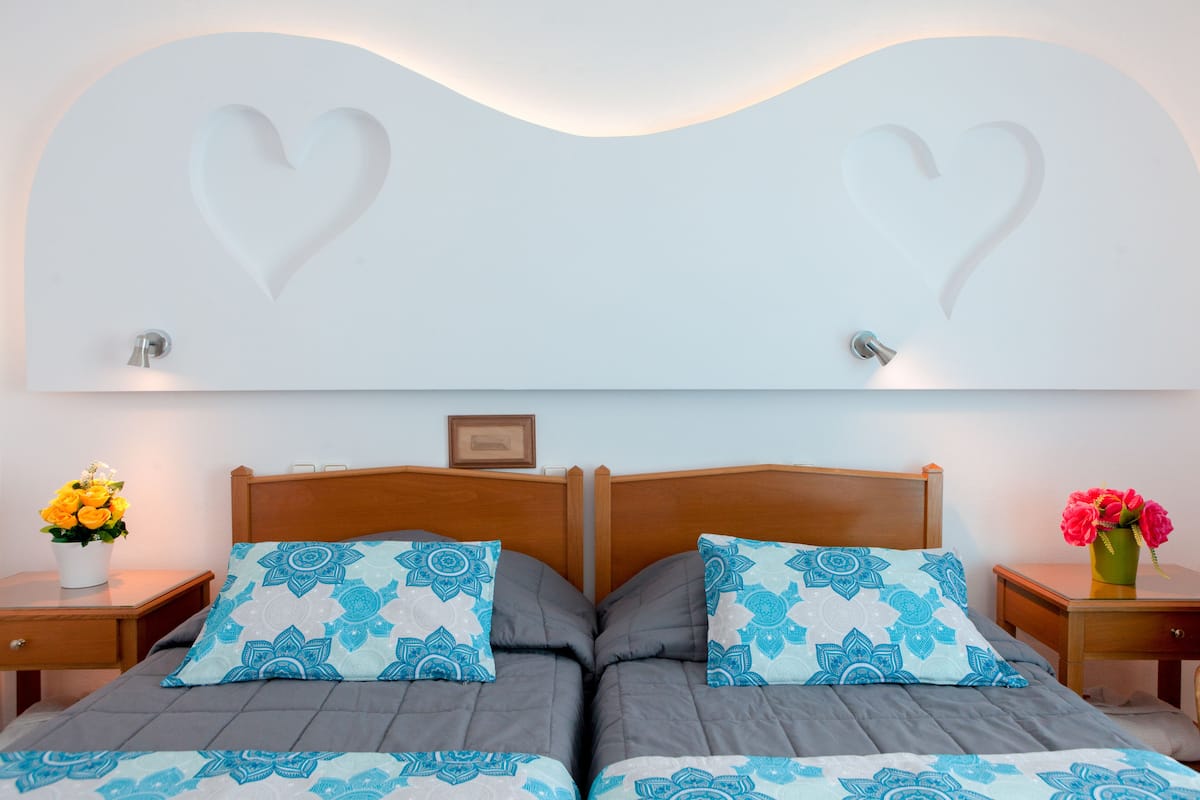 Standard Room, Mountain View | In-room safe, desk, soundproofing, free WiFi