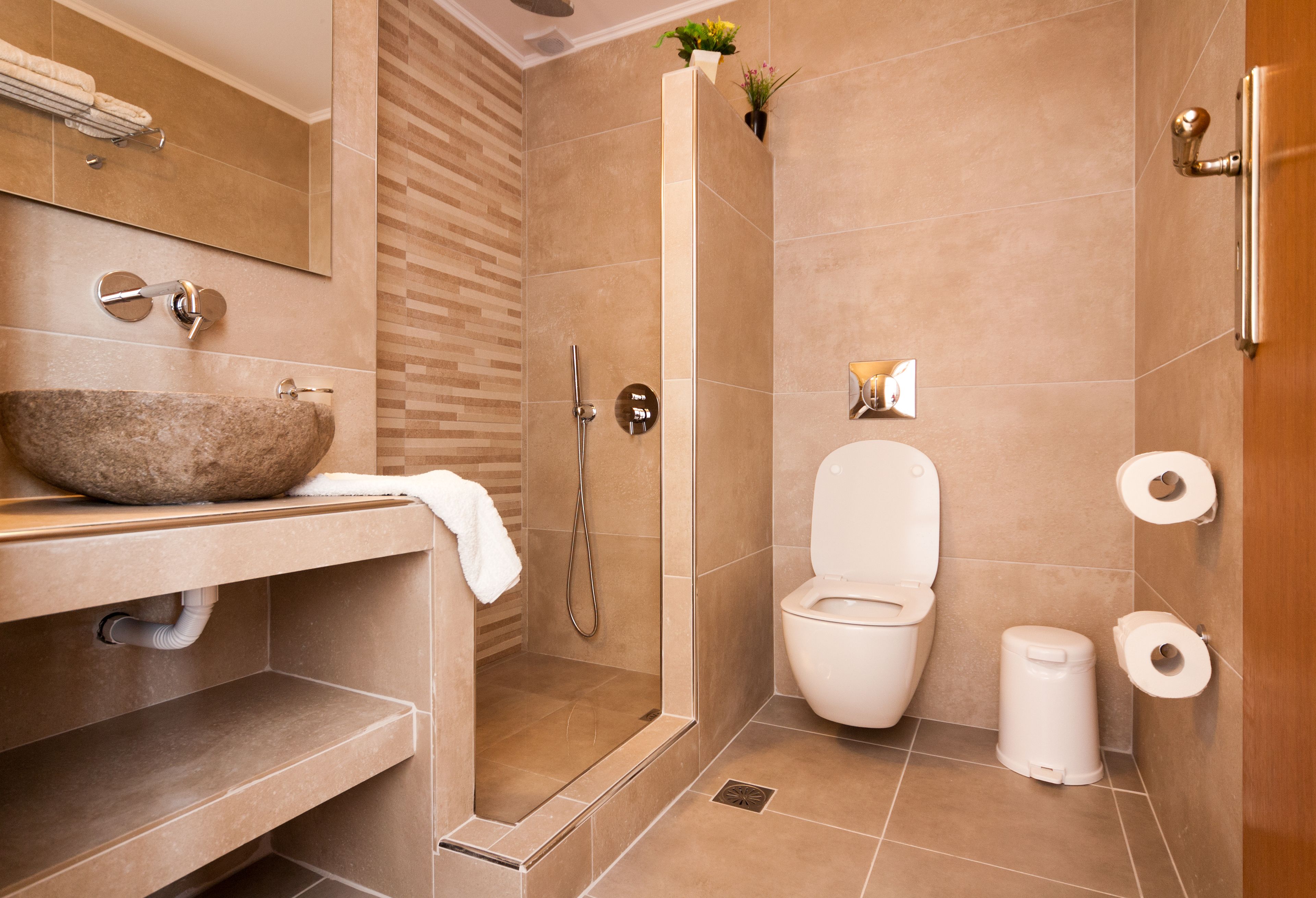 standard room, sea view | bathroom | hair dryer, towels