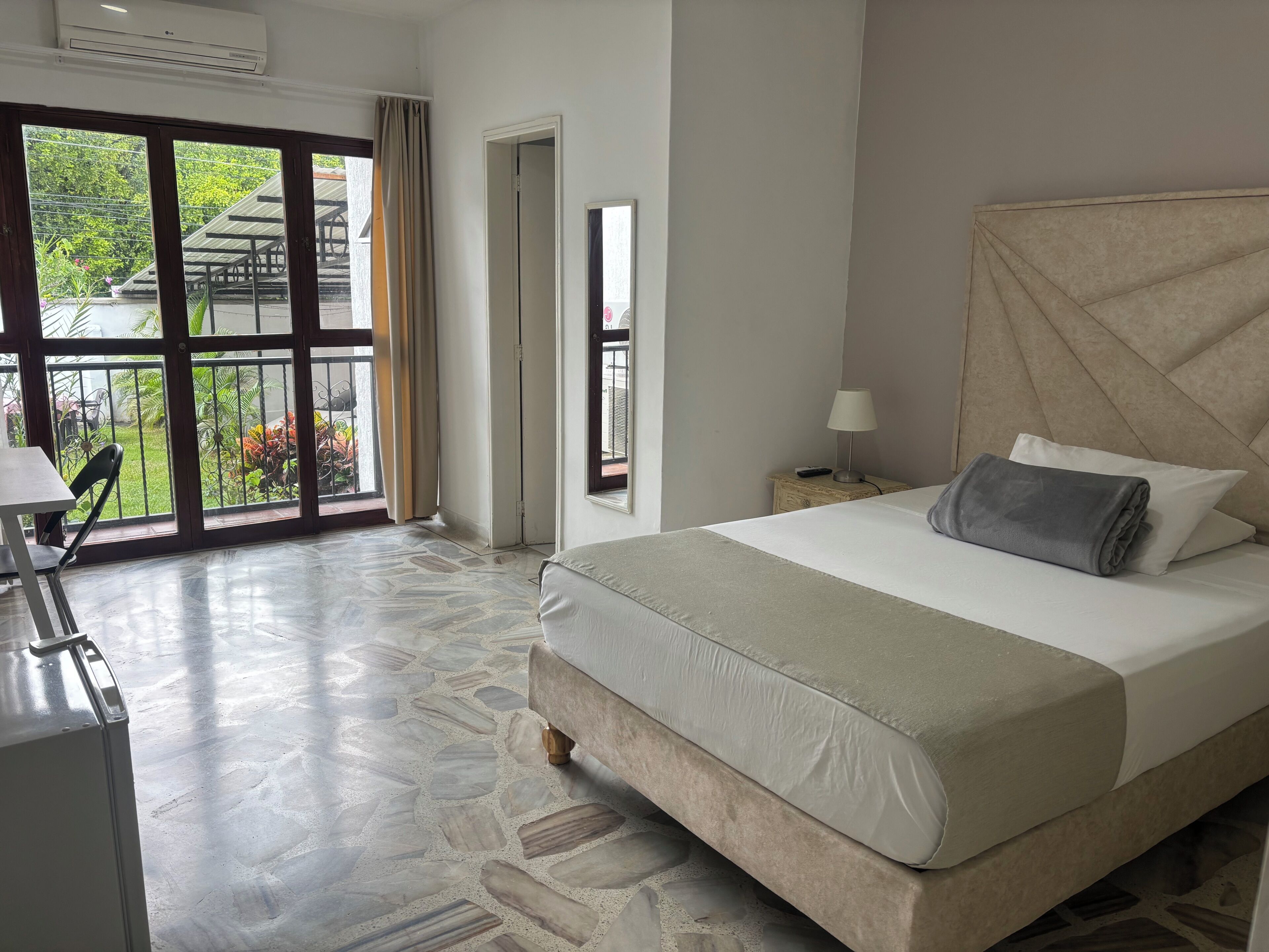 Comfort Room | Minibar, desk, laptop workspace, free WiFi