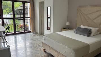 Comfort Room | Minibar, desk, laptop workspace, free WiFi