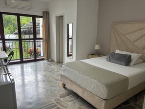 Comfort Room | Minibar, desk, laptop workspace, free WiFi - Babilla Suites (Cali)