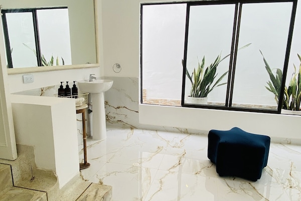 Deluxe Double Room, 1 Queen Bed | Bathroom | Shower, free toiletries, hair dryer, towels