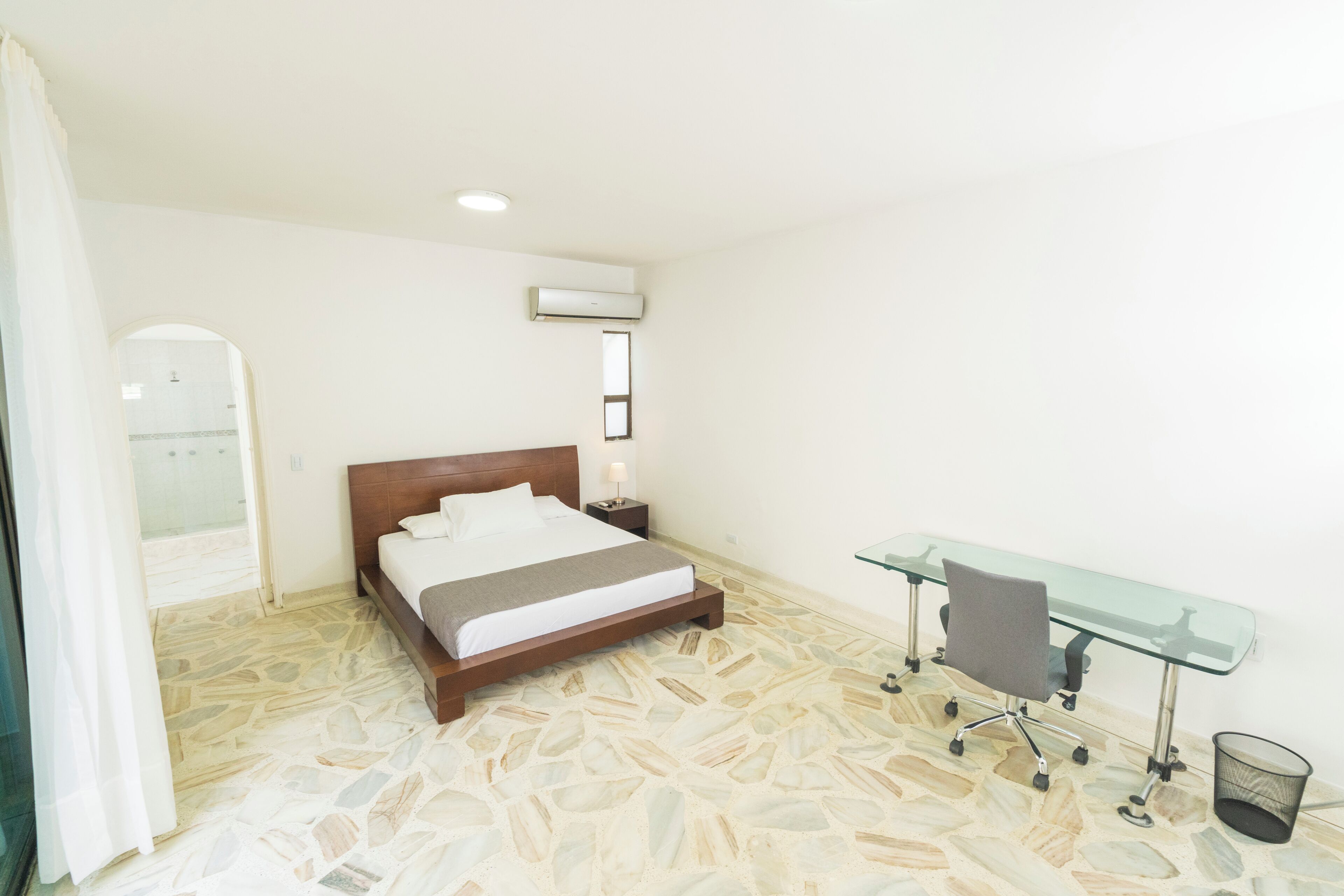 Habitación doble Deluxe, 1 cama Queen size | Minibar, escritorio, espacio para trabajar con laptop y wifi gratis 