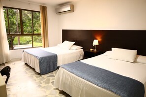 Comfort Quadruple Room, 2 Katil Kelamin (Double) | Bar mini, meja, ruang kerja komputer riba, Wi-fi percuma 