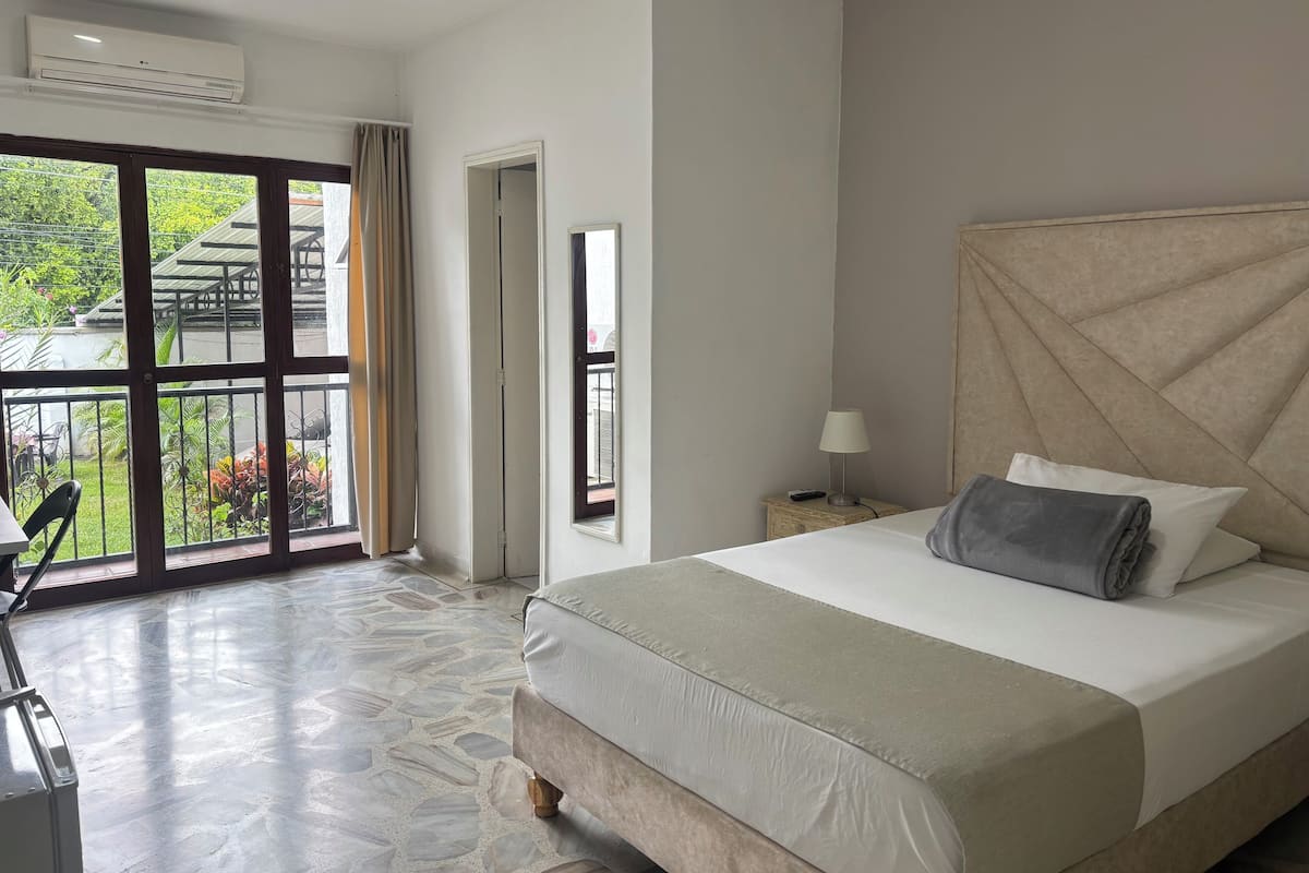 Rom – comfort | Minibar, skrivebord, skrivebord for bærbar PC og wi-fi (inkludert)