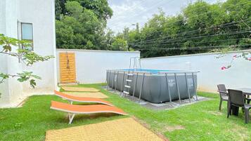 Kolam renang outdoor