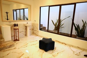 Deluxe Double Room, 1 Katil Ratu (Queen) | Bilik Mandi | Pancuran mandi, kelengkapan dandanan diri percuma, pengering rambut 