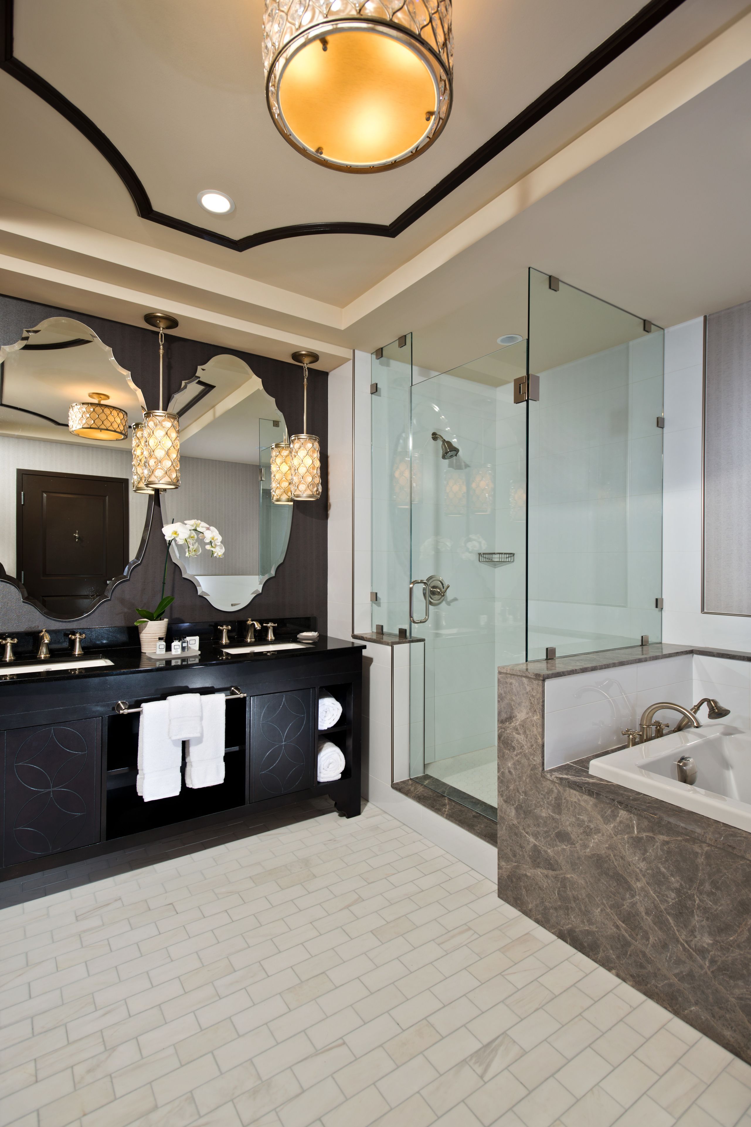 suite (harriman) | bathroom | combined shower/bathtub, designer toiletries, hair dryer, towels
