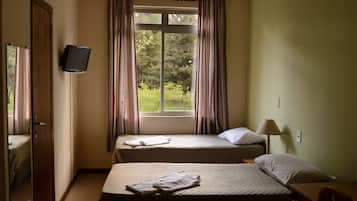 Quarto standard | Escrivaninha, Wi-Fi de cortesia, roupa de cama