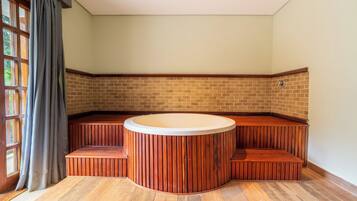Suite romántica | Bañera de hidromasaje privada