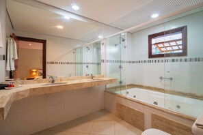 Flat Premium com banheiro de hidromassagem | Banheira de hidromassagem particular