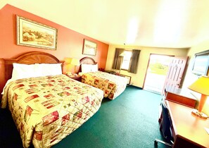 標準客房, 2 張加大雙人床 | 書桌、遮光窗簾/窗簾、隔音、熨斗/熨衫板