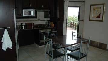 Luxury 2 Bedroom Unit | 客房内用餐