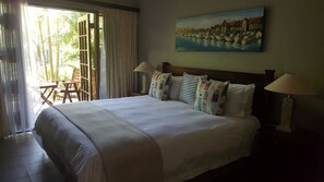 King/Twin Room  | 1 bedroom, premium bedding, minibar, in-room safe - Sandpiper Guest House (St. Lucia)
