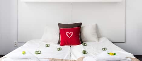 Suite estudio familiar (2 pax + 1 pax) | 1 habitación, ropa de cama de alta calidad y cortinas blackout