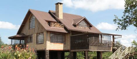 Mặt tiền nơi lưu trú