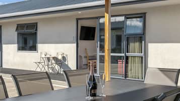 アパートメント 2 ベッドルーム | 防音設備、WiFi (無料)、ベッドシーツ、車椅子でアクセスできる設備