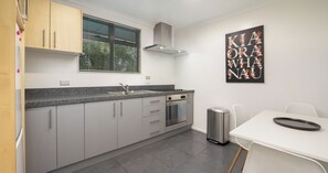 Family Room | Private kitchen | Fridge, microwave, oven, stovetop