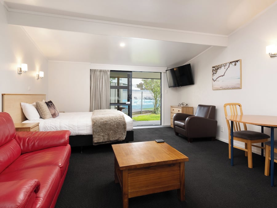 Studio, 1 giường cỡ king | Phòng cách âm, truy cập Internet không dây miễn phí, bộ trải giường