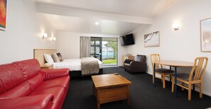 Studio, 1 très grand lit | Chambres insonorisées, Wi-Fi gratuit, draps fournis