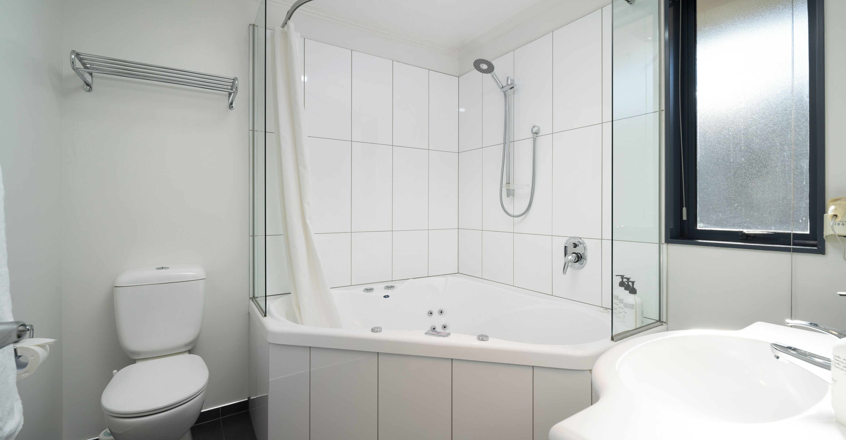 Executive-Studio | Badezimmer | Haartrockner, Handtücher, Seife, Shampoo