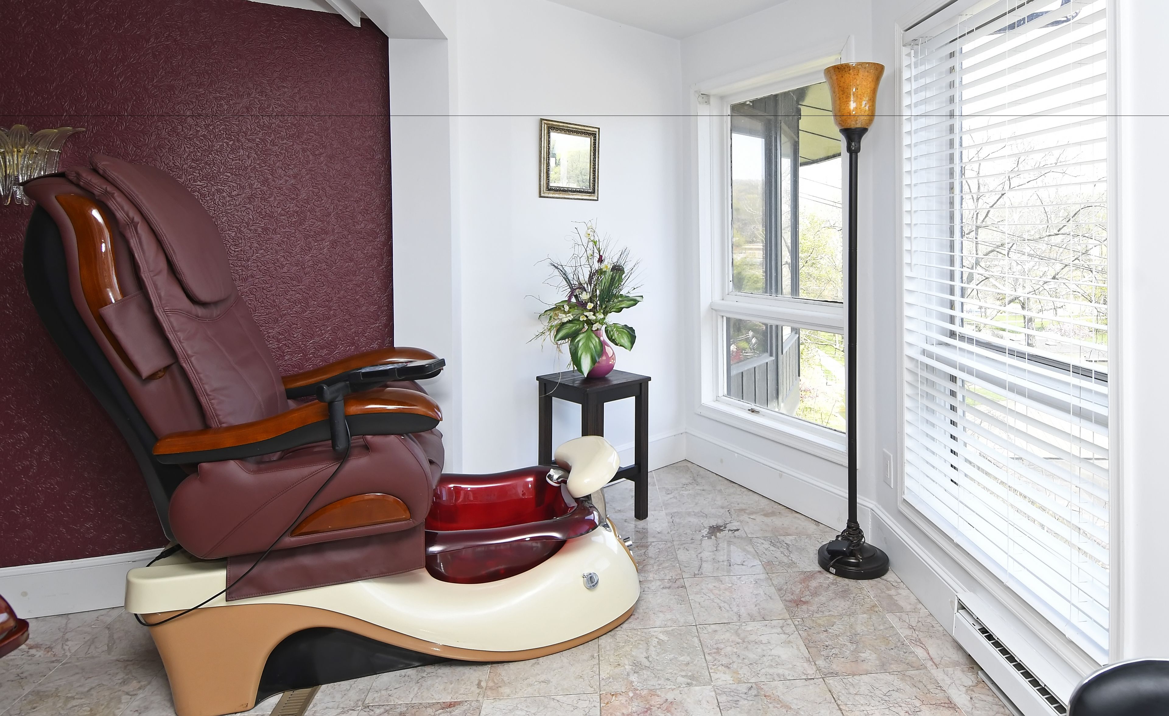 hot tub, body treatments, aromatherapy, hot stone massages