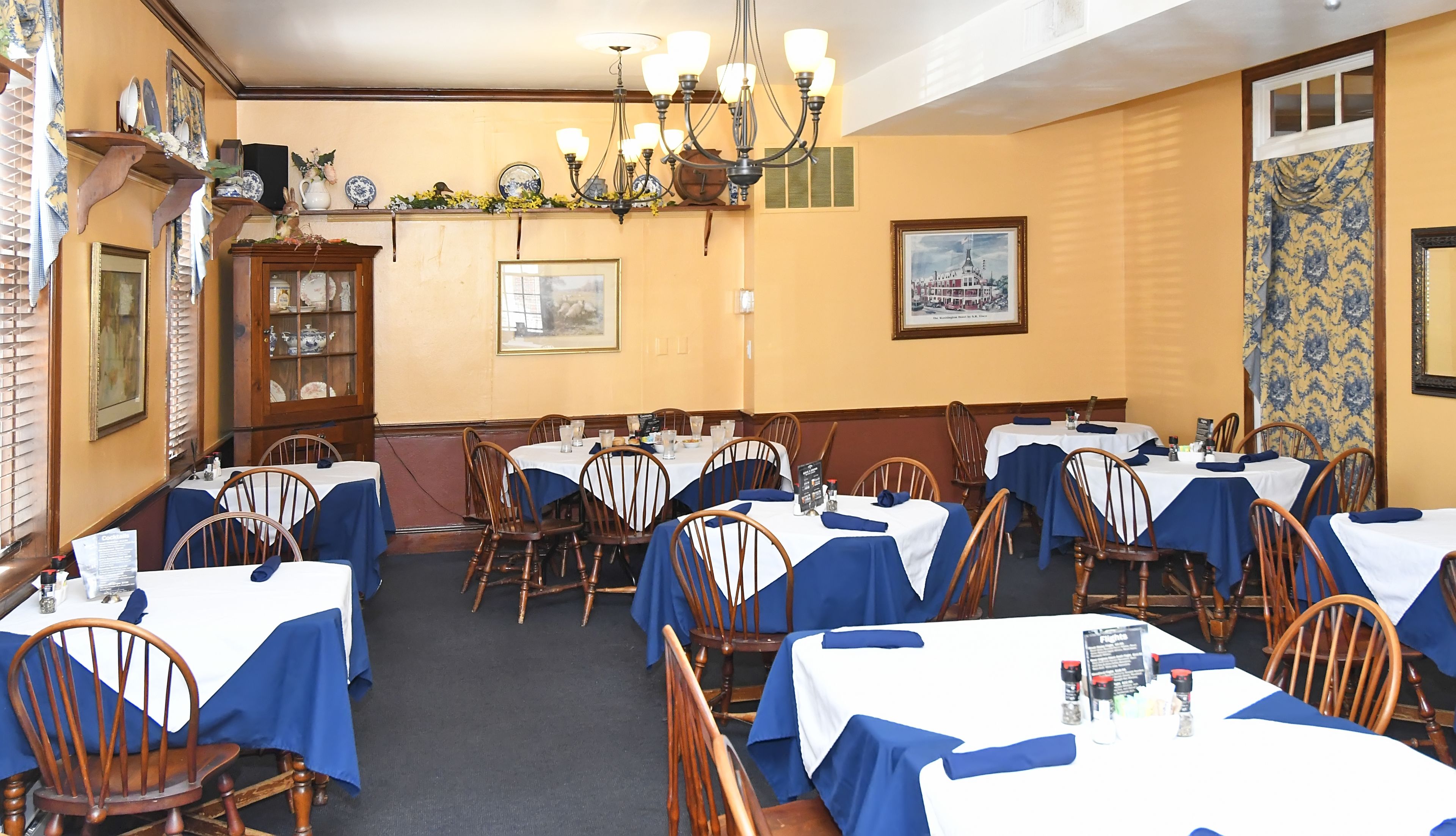 2 Restaurants, Frühstück, Mittagessen, Abendessen, amerikanische Küche