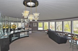 Hot tub, body treatments, aromatherapy, hot stone massages