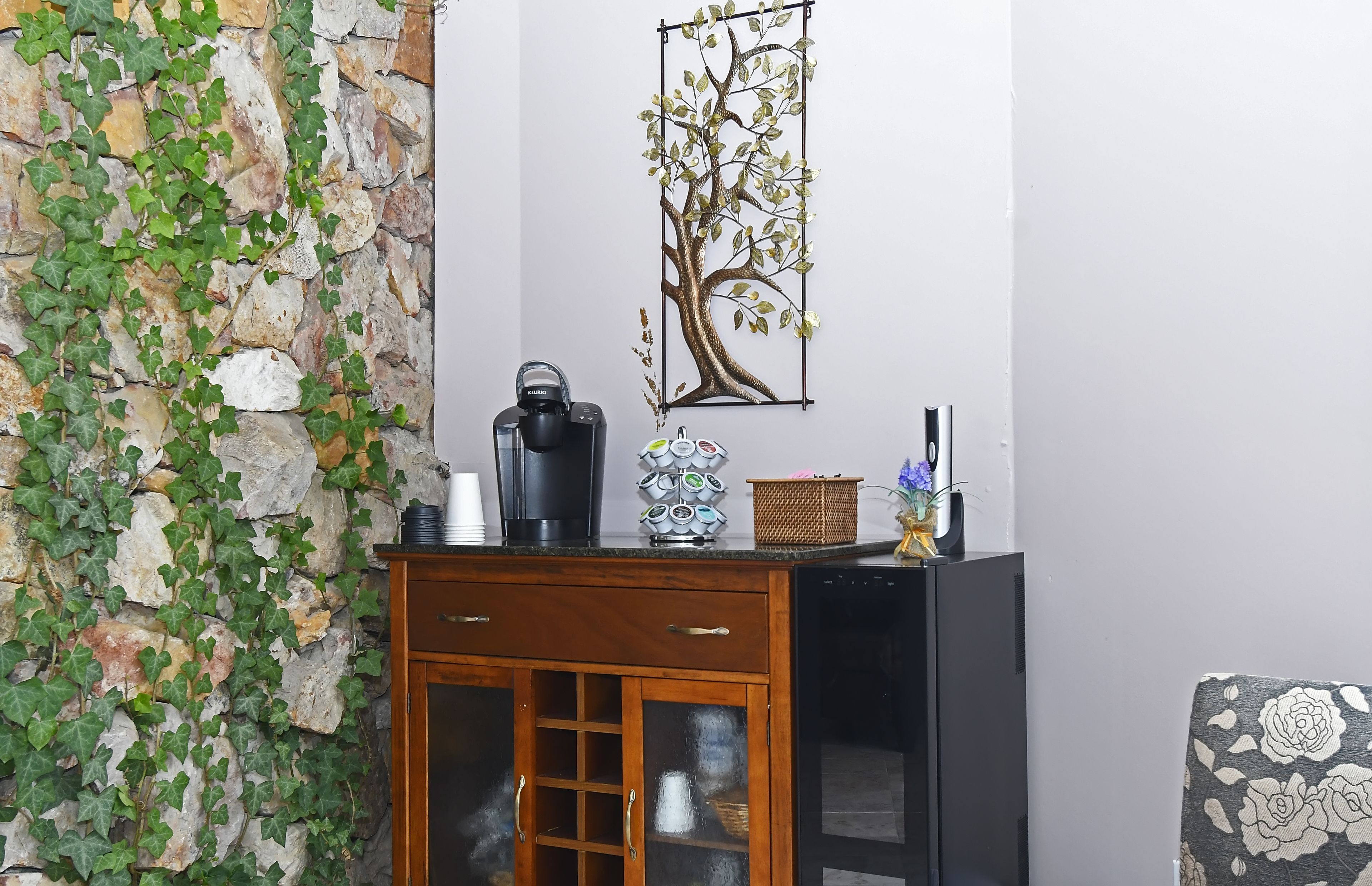 hot tub, body treatments, aromatherapy, hot stone massages