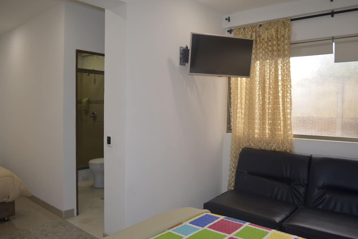 Televisión LED de 32 pulgadas con canales por cable, una televisión