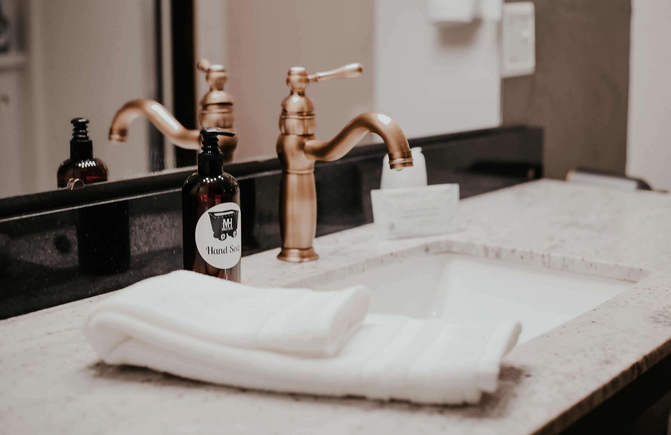 superior single room | 1 bedroom, egyptian cotton sheets, premium bedding, pillow-top beds