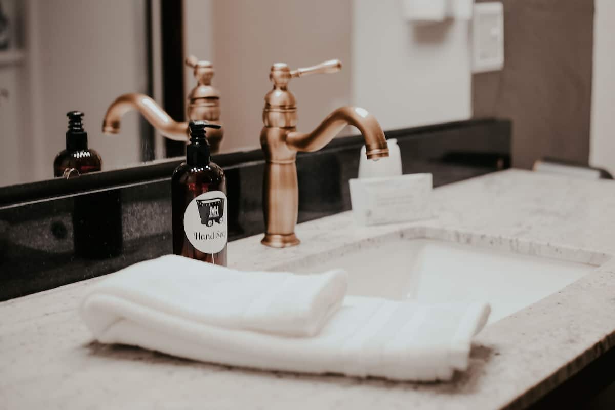 superior single room | 1 bedroom, egyptian cotton sheets, premium bedding, pillow-top beds