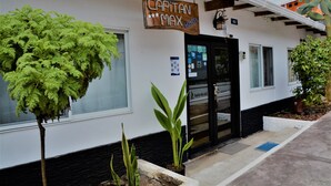 A building with a sign reading "Capitan Max Hostel" and a door with a window. - Capitan Max B&B (Puerto Ayora)
