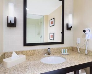 Amenidades de baño gratuitas, secadora de cabello, toallas, jabón 