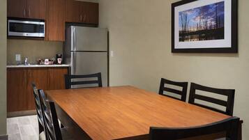 Honeymoon Double Room, 1 Bedroom | Private kitchenette | Fridge, microwave, coffee/tea maker