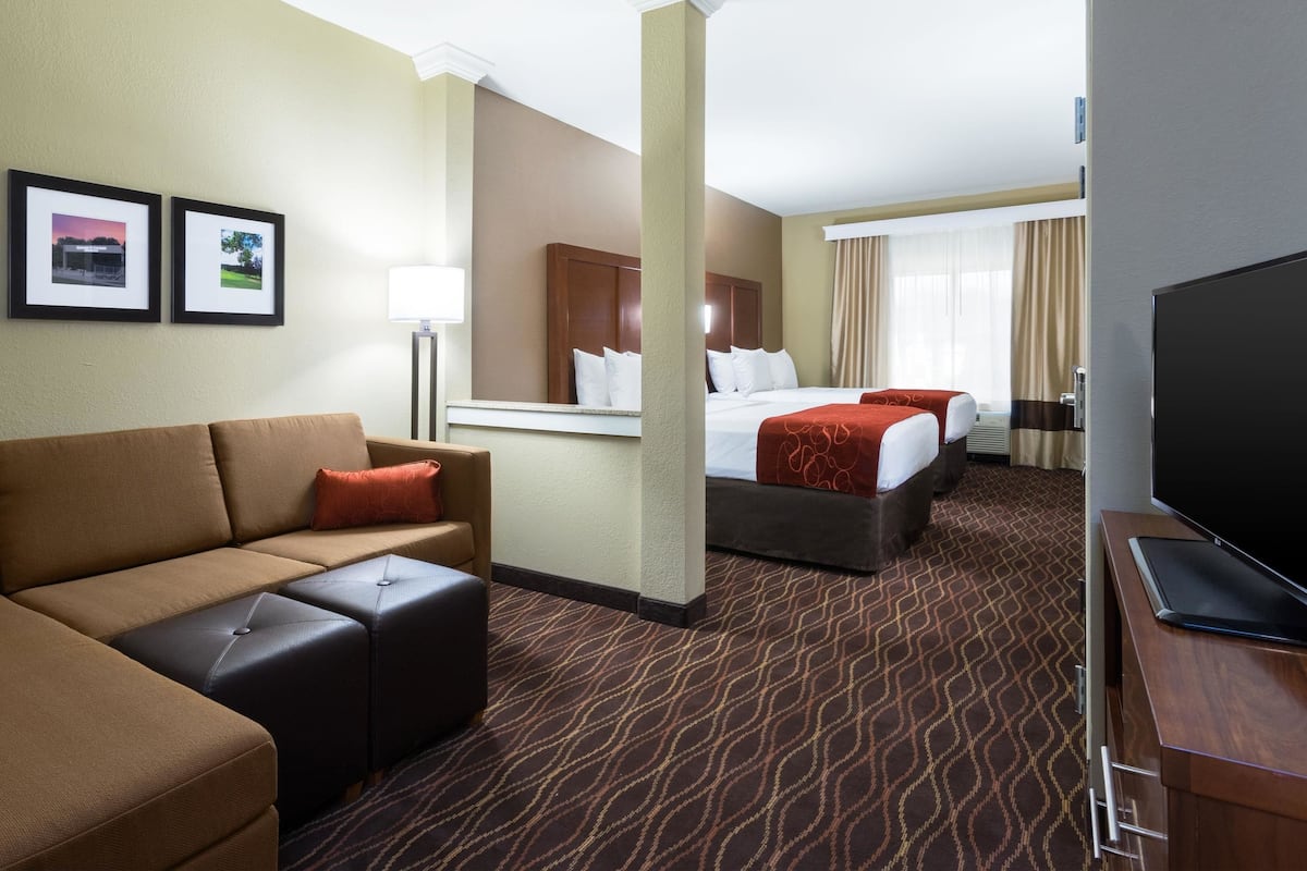 Desk, blackout drapes, iron/ironing board, free WiFi