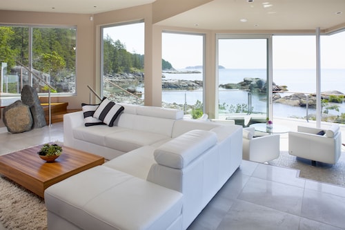 Pointhouse Suites On Sargeant Bay