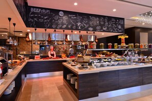 Daily cooked-to-order breakfast for a fee - Clarion Hotel Istanbul Mahmutbey (Istanbul)