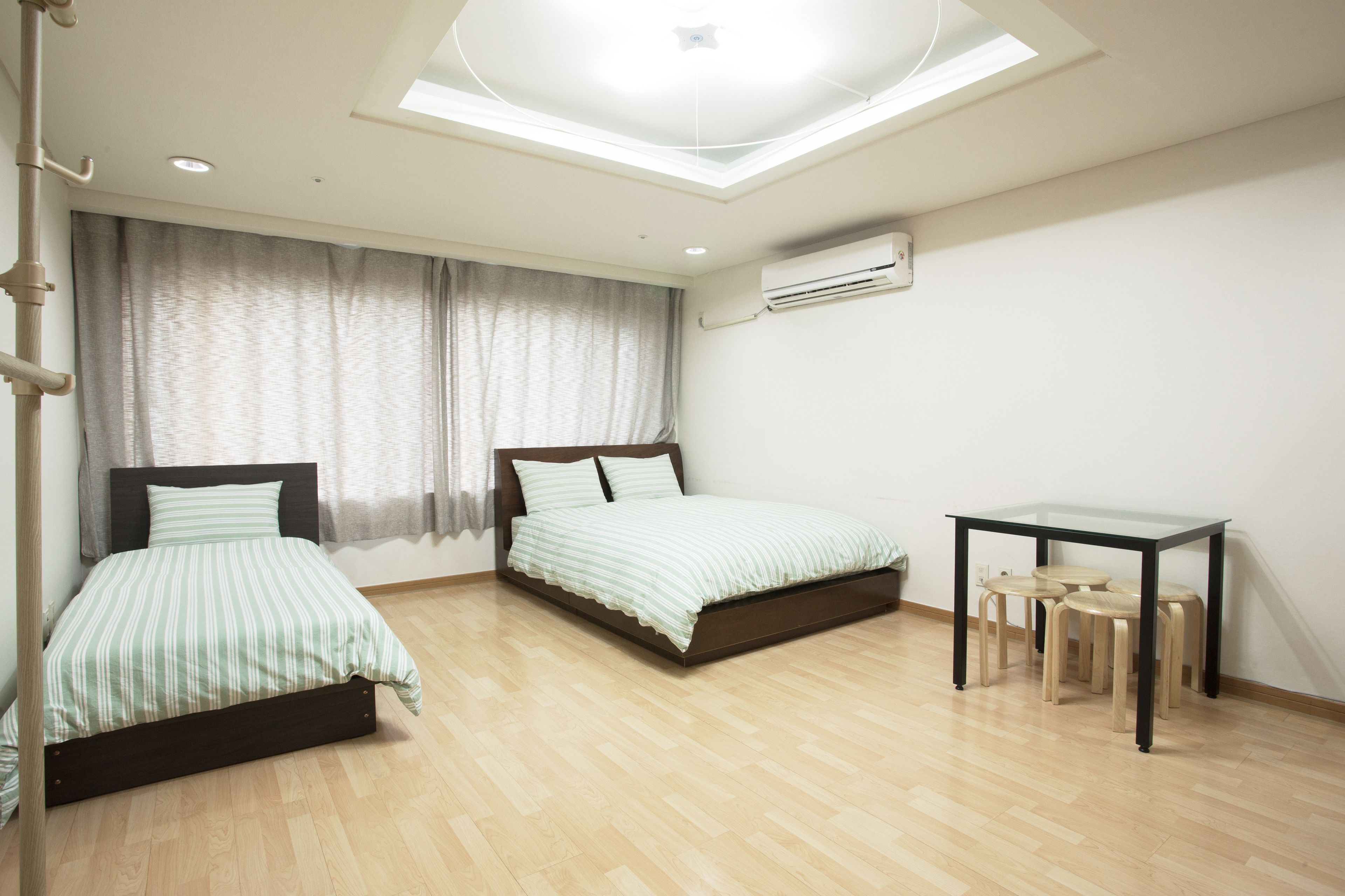 Triple Room | Premium bedding, desk, iron/ironing board, free WiFi