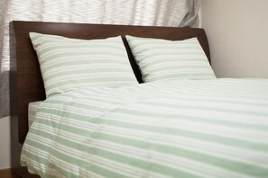 Triple Room | Premium bedding, desk, iron/ironing board, free WiFi - NJoy Seoul (Seoul)