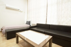 ファミリー デュープレックス (  A  ) | リビング エリア | 薄型テレビ