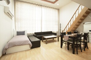 ファミリー デュープレックス (  A  ) | リビング エリア | 薄型テレビ