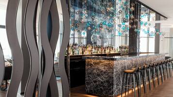 Bar (trong khuôn viên)
