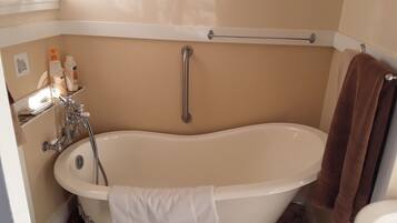 Tab mandi, kelengkapan dandanan diri percuma, pengering rambut