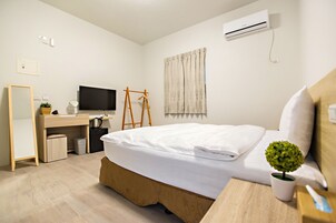 ダブルルーム ダブルベッド 1 台 | 1 室のベッドルーム、デスク、遮光カーテン、WiFi (無料)