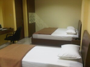 Family Room | Desk, free WiFi - The Nancy's Homestay (Pekanbaru)