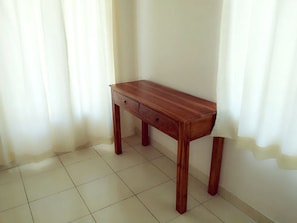 Habitació doble o amb dos llits individuals Deluxe | Escriptori, bressols gratuïts, llits addicionals i wifi gratuïta