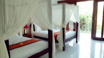 Deluxe kamer, 1 twee- of 2 eenpersoonsbedden | Een bureau, gratis babybedden, extra bedden, gratis wifi