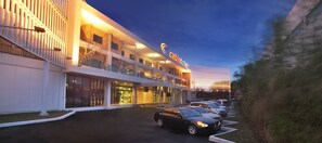 Free self-parking - Cabin Hotel (Jakarta)